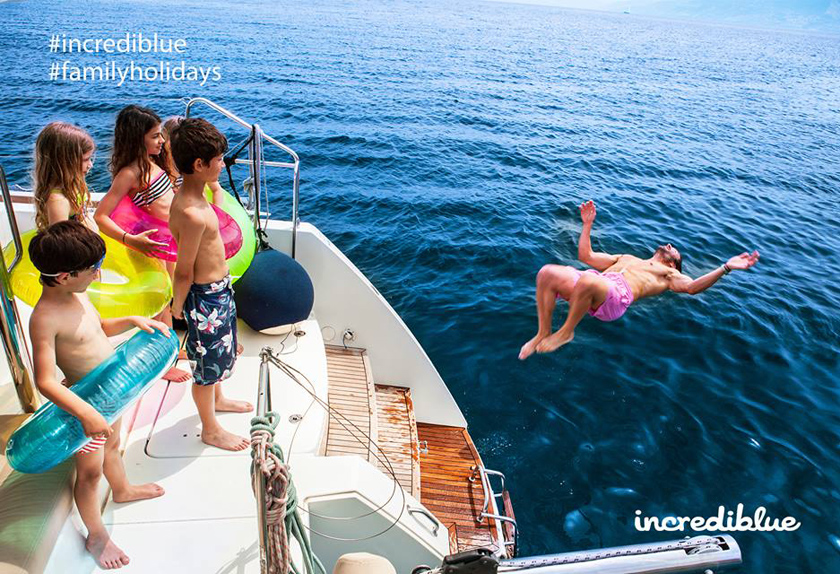 24 Our models enjoy the sea in luxurious yacht